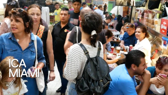 Image of artist Manuel Solano at the Mercado de San Juan